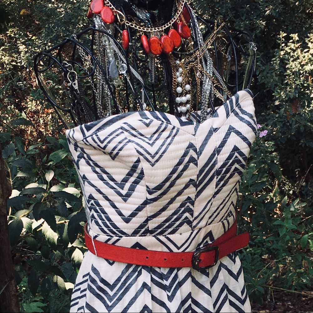 Teeze Me Strapless Chevron Ivory/Black/Red Top NWT